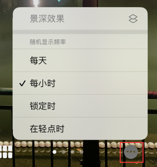 岳阳楼苹果手机维修分享iOS 16 小技巧：锁定屏幕支持随机切换指定照片 